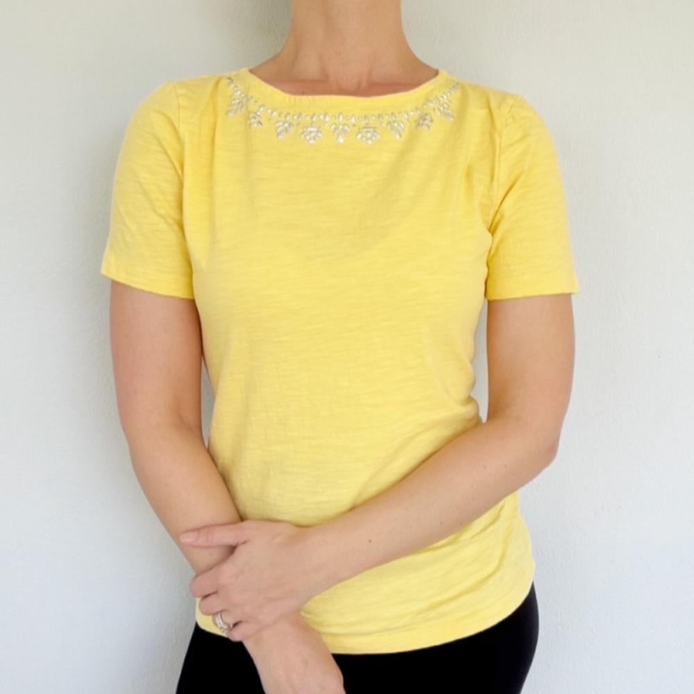 Coral Bay Petite yellow silver beaded neckline short sleeve tee size medium